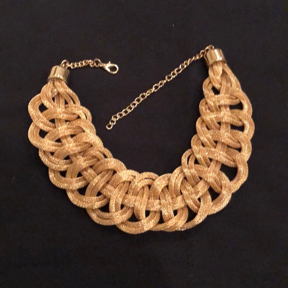 Braided mesh gold statement necklace - Picture 5 of 5